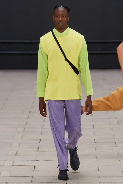 Look 30